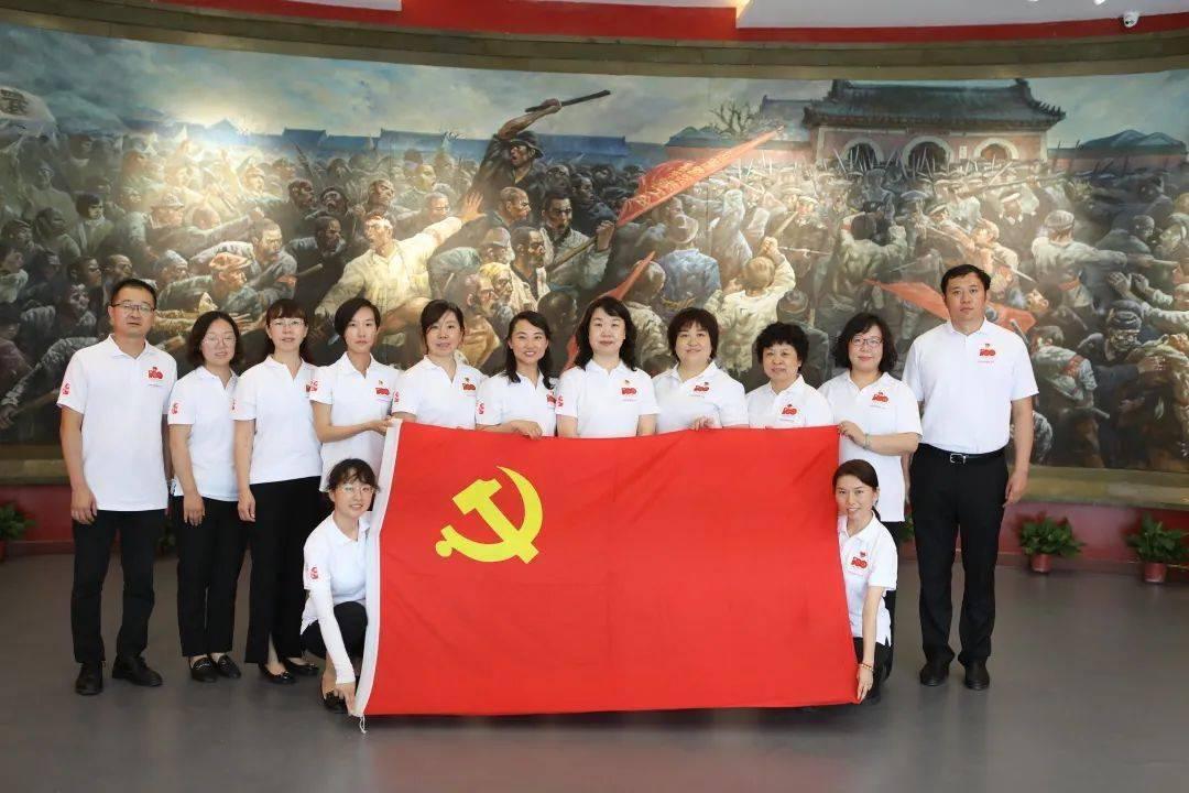 和女友发生关系多次，她不是很主动联系和很热情，昨天去找她见我，可不陪我，说没有义务，没有结婚？如下游戏画面