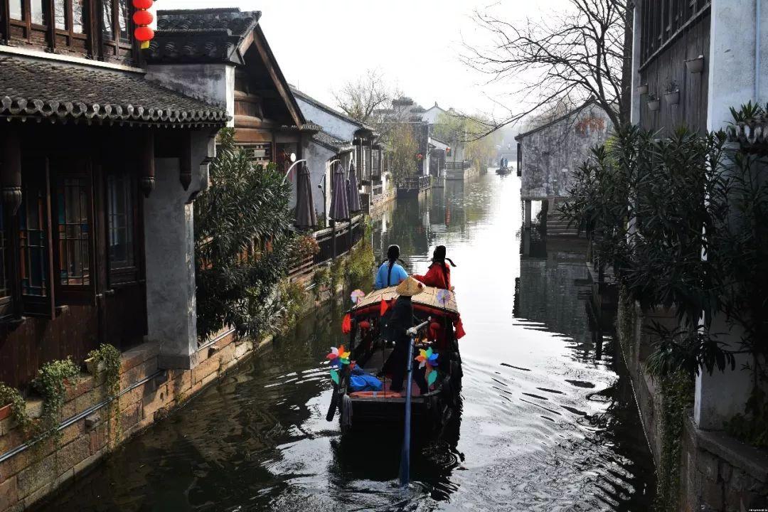 43岁黄宗泽近照曝光,驼背脸色蜡黄,颜值断崖式下滑被嘲有老人味